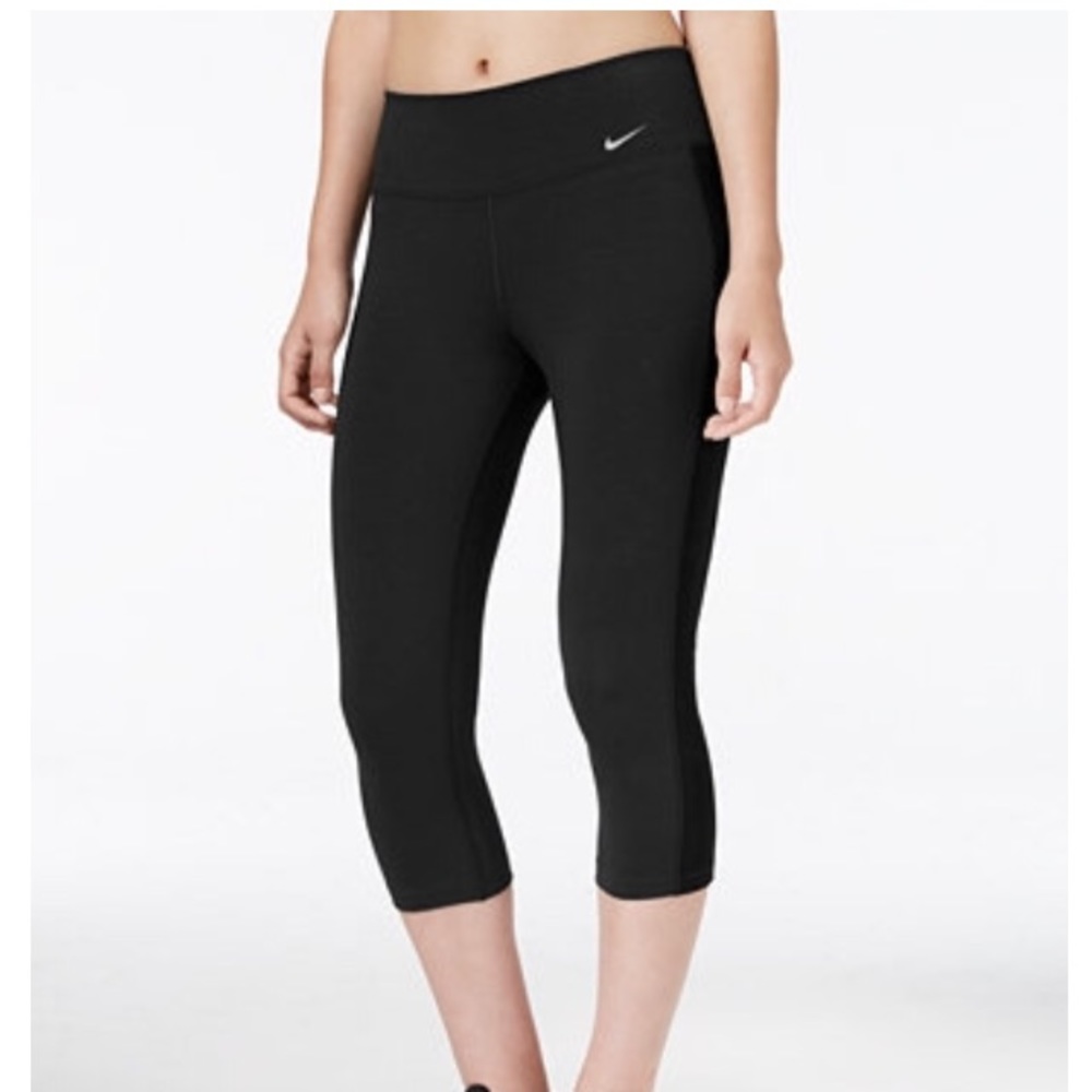 Nike dri-fit legend Capri  NWOT